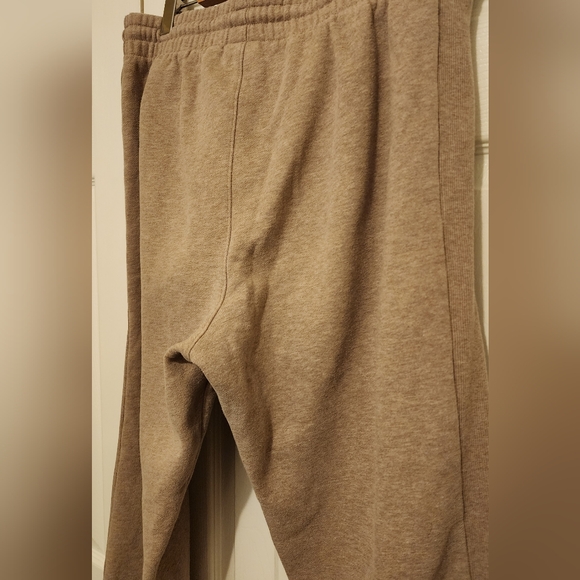 Aritzia TNA Sweatfleece Cozy Fleece Boyfriend Fit Tan Joggers Size Large - Picture 6 of 7